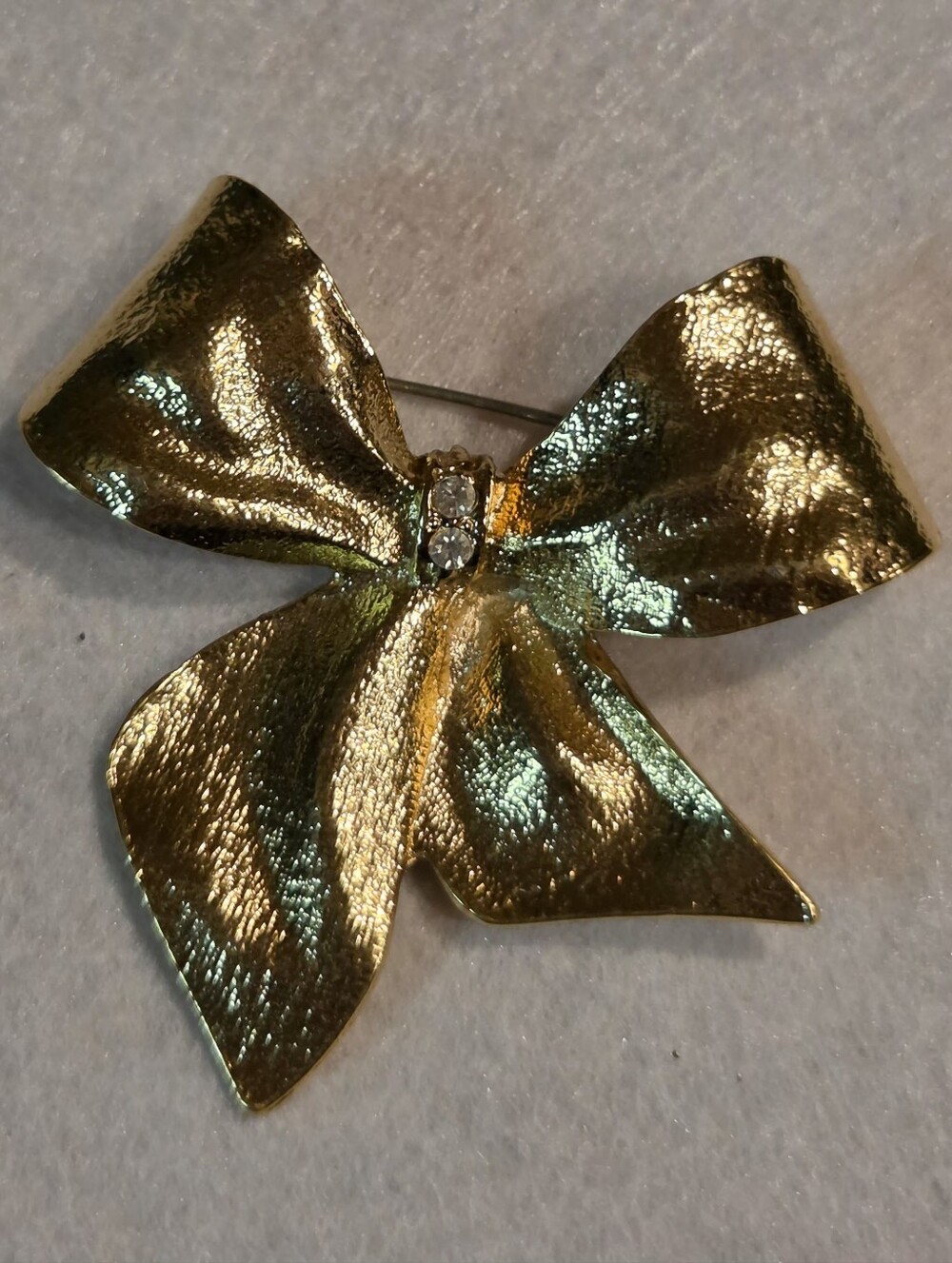 Elegant Vintage Rhinestone Gold-tone Bow Brooch / Pin
